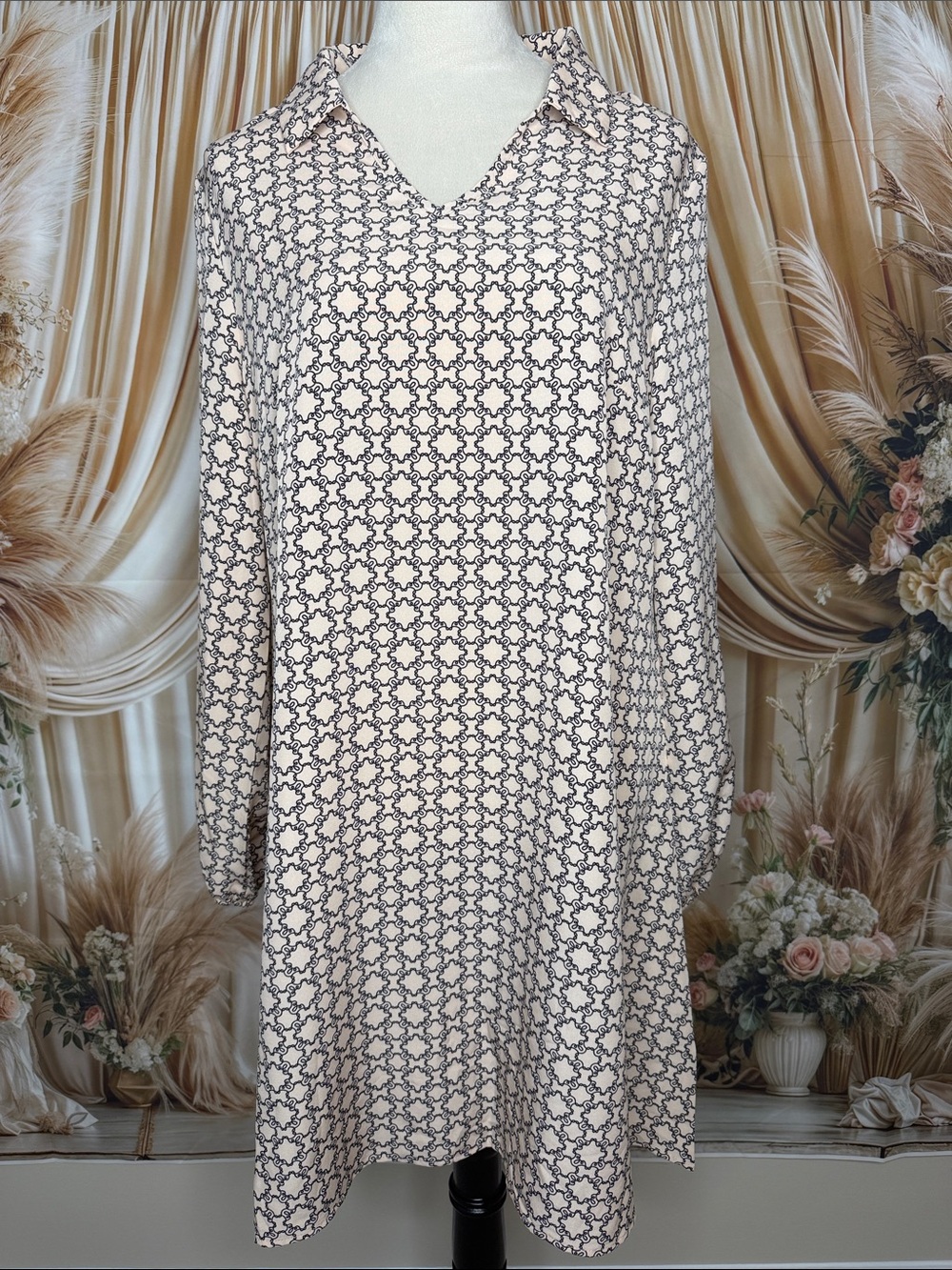 SHEIN Cream and Black Printed Long-Sleeve Shift Dress